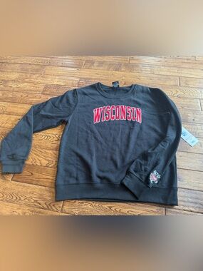 Colosseum Wisconsin Badgers Crewneck NWT Women’s Large